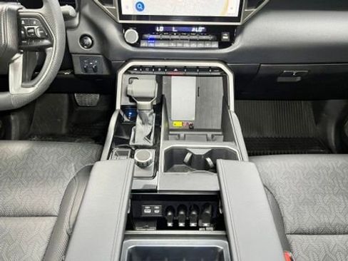 Used 2025 Toyota Tundra Limited AWD/4WD image 12