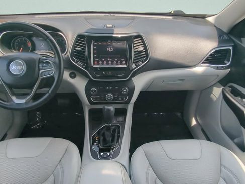 Used 2019 Jeep Cherokee Limited FWD image 11