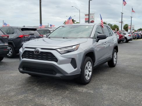 Used 2024 Toyota RAV4 LE FWD image 5