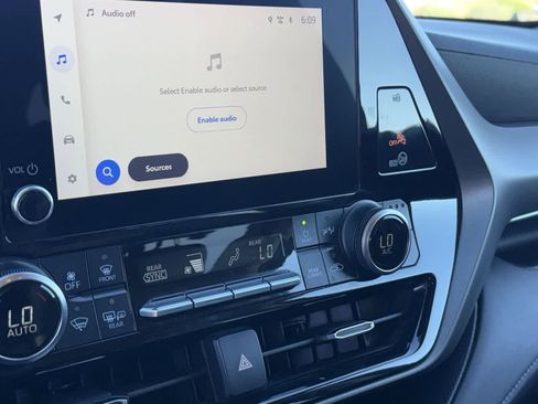 Used 2023 Toyota Highlander XLE image 20