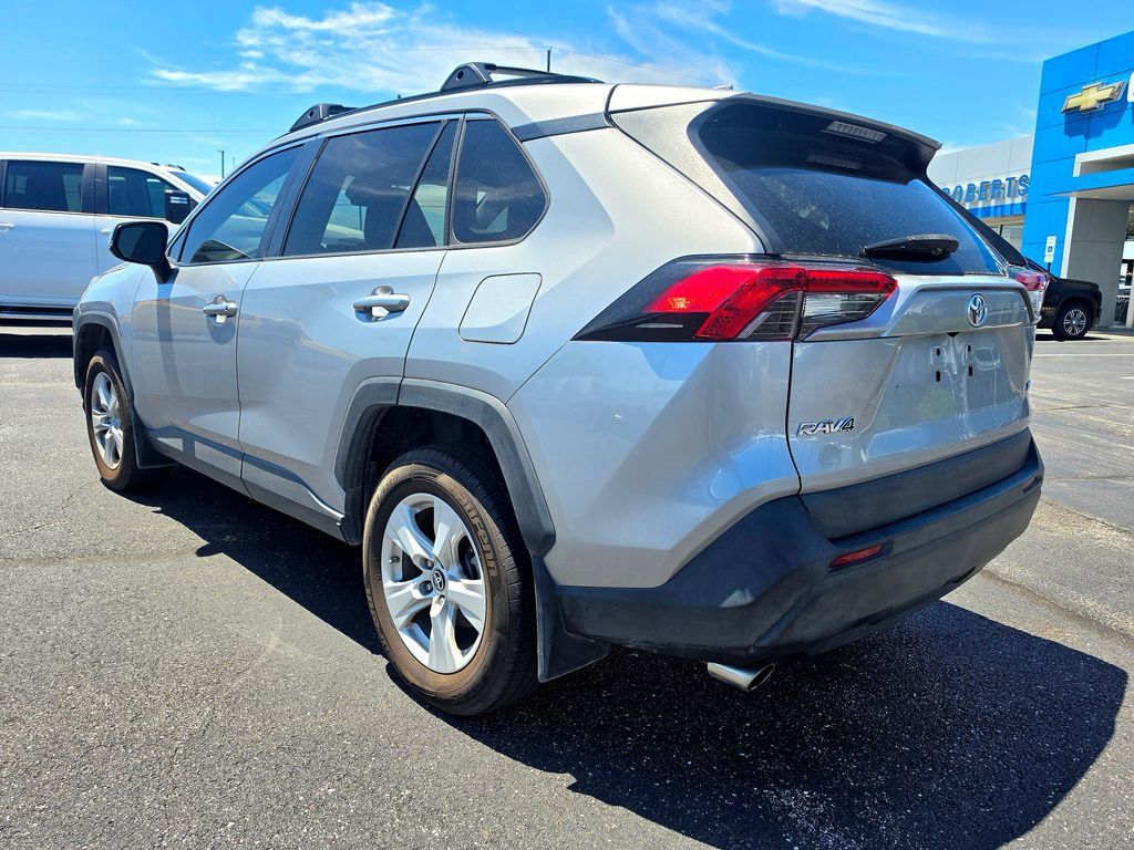 Used 2019 Toyota RAV4 XLE FWD image 4