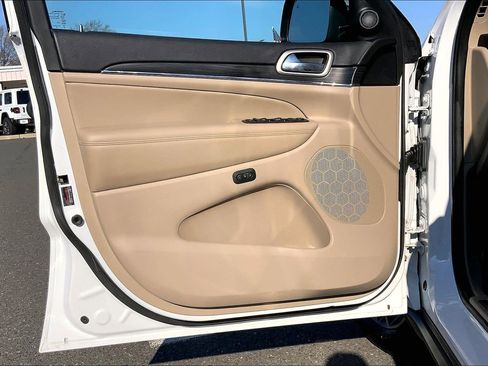 Used 2021 Jeep Grand Cherokee Limited image 20