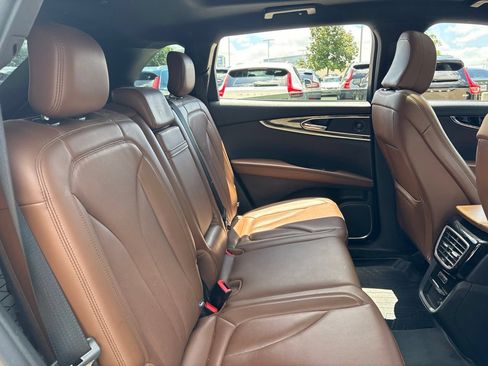 Used 2022 Lincoln Nautilus Reserve w/ Equipment Group 201A AWD/4WD image 9