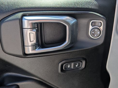Used 2024 Jeep Wrangler Unlimited AWD/4WD image 19