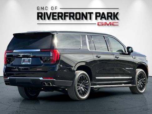 Used 2026 GMC Yukon XL Denali w/ Sun & Power Step Package AWD/4WD image 3