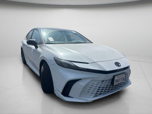 Used 2025 Toyota Camry XSE AWD/4WD image 2