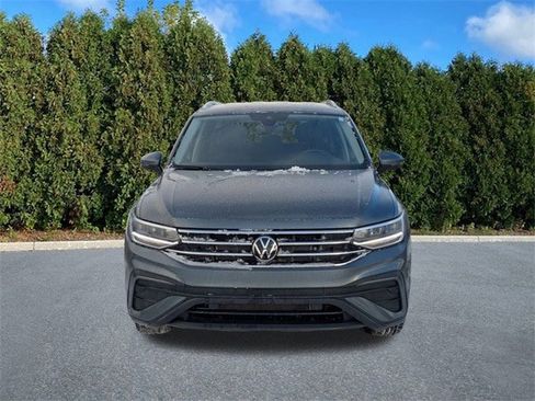 Used 2024 Volkswagen Tiguan SE image 3