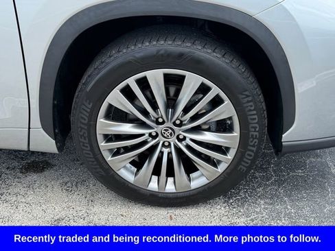 Used 2022 Toyota Highlander Platinum FWD image 9