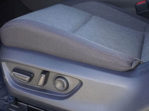 Used 2025 Toyota Camry LE w/ Convenience Package image 11