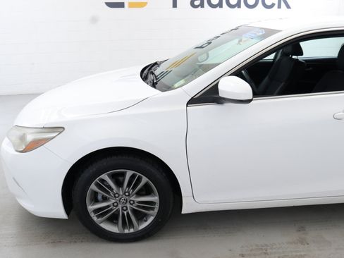 Used 2017 Toyota Camry SE image 4