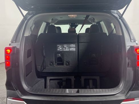 Used 2025 Kia Carnival FWD image 23