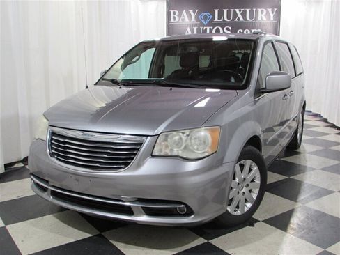 Used 2014 Chrysler Town & Country Touring image 70