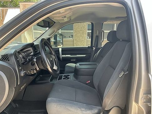 Used 2009 Chevrolet Silverado 2500 LT w/ Exterior Plus Package RWD image 17
