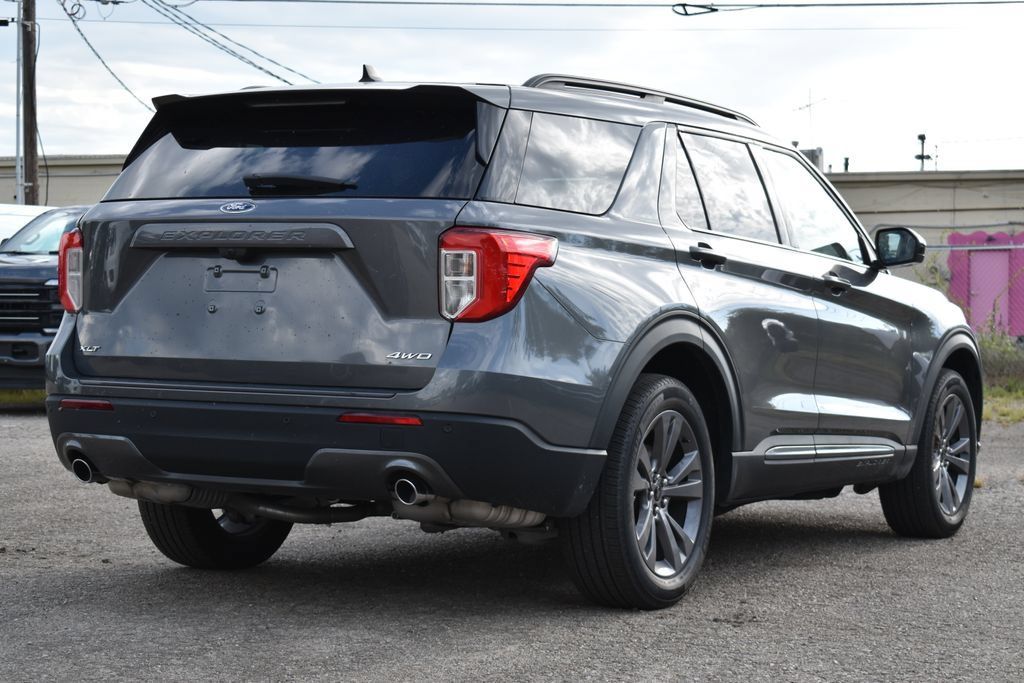 Used 2024 Ford Explorer XLT w/ Equipment Group 202A AWD/4WD image 5