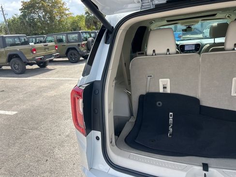 Used 2023 GMC Acadia Denali w/ Denali Ultimate Package image 30