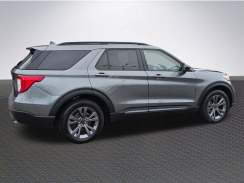 Certified 2023 Ford Explorer XLT w/ Equipment Group 202A AWD/4WD image 4
