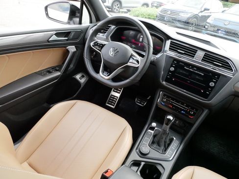 Used 2024 Volkswagen Tiguan SE R-Line AWD/4WD image 9