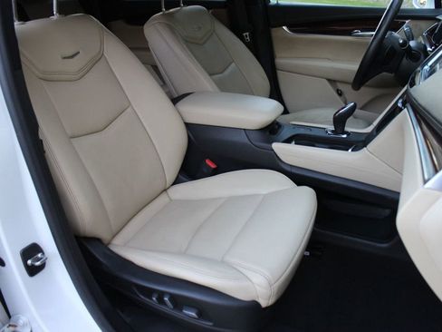 Used 2017 Cadillac XT5 Luxury w/ Driver Awareness Package image 23