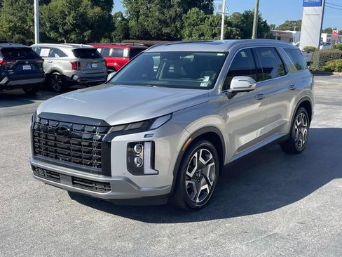 Used 2024 Hyundai Palisade SEL w/ Premium Package FWD image 3
