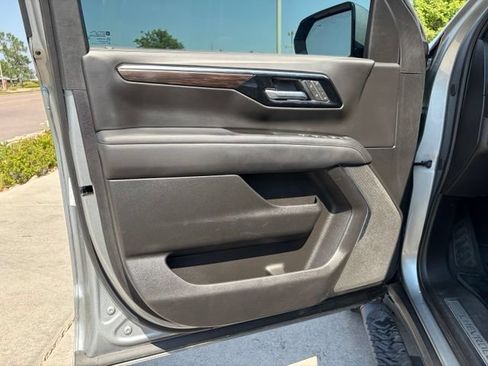Used 2025 Chevrolet Suburban Z71 AWD/4WD image 16