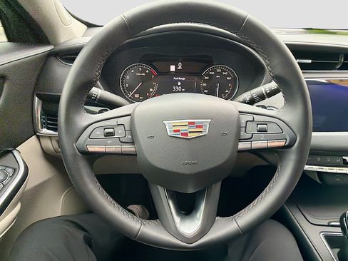 Used 2023 Cadillac XT4 Premium Luxury FWD image 11