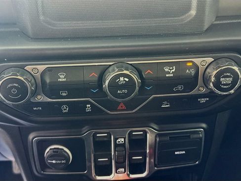 Used 2021 Jeep Wrangler Unlimited Sport AWD/4WD image 17