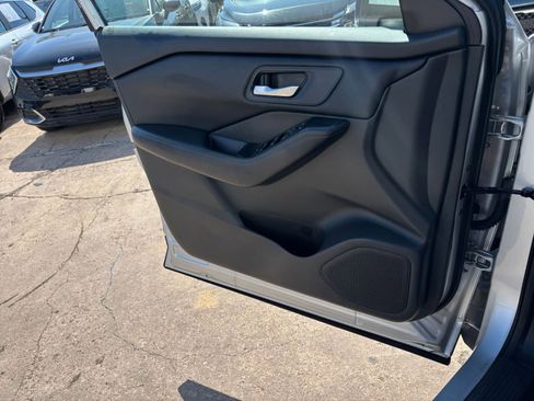 Used 2025 Nissan Rogue SV AWD/4WD image 18