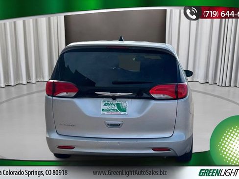 Used 2023 Chrysler Voyager LX FWD image 4