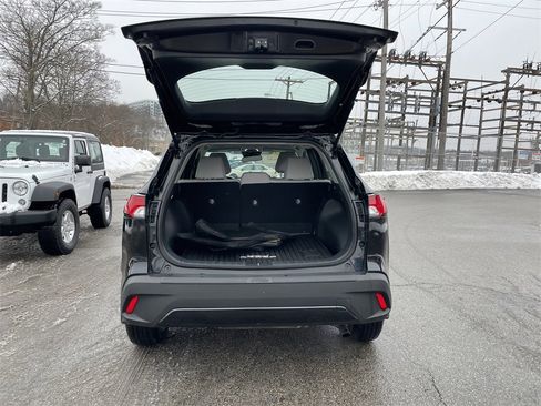 Used 2023 Toyota Corolla Cross L image 13