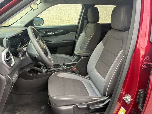 Used 2025 Chevrolet TrailBlazer LT FWD image 21