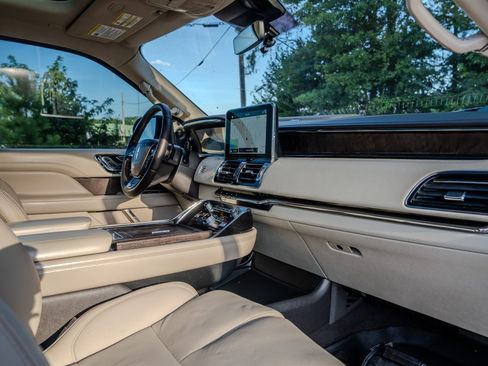 Used 2019 Lincoln Navigator L Reserve AWD/4WD image 34