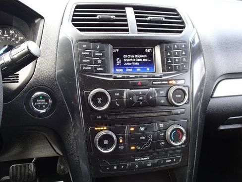 Used 2017 Ford Explorer XLT image 19