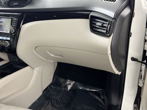 Used 2022 Nissan Rogue Sport SV image 35