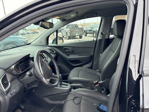 Used 2022 Chevrolet Trax LT w/ LT Convenience Package image 7