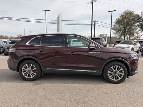 Used 2022 Lincoln Nautilus FWD w/ Premium Package image 2