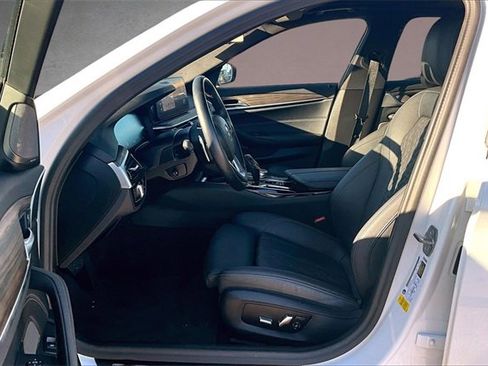 Used 2023 BMW 540i w/ Premium Package image 22