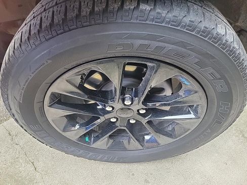 Used 2022 Jeep Wrangler Unlimited Sahara w/ Cold Weather Group image 10