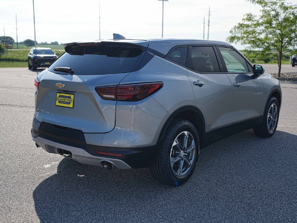 Used 2025 Chevrolet Blazer LT AWD/4WD image 7
