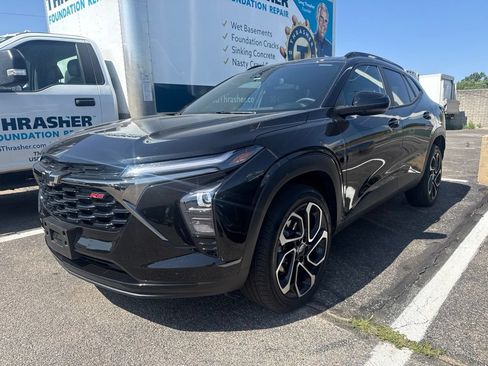 Used 2026 Chevrolet Trax RS FWD image 1