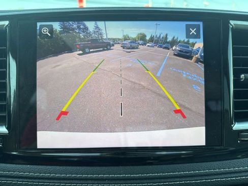 Used 2021 Chrysler Pacifica Limited w/ Premium & Safety Sphere Group FWD image 17