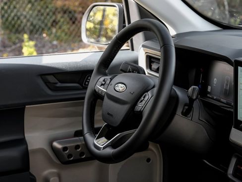 Used 2025 Ford Maverick Lariat w/ 4K Tow Package image 18