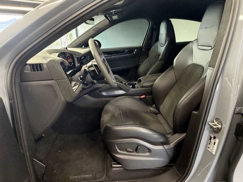 Used 2024 Porsche Cayenne Turbo GT image 8