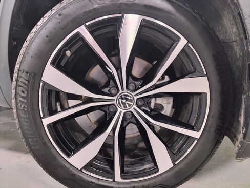 Certified 2025 Volkswagen Atlas Cross Sport SEL Premium R-Line image 8