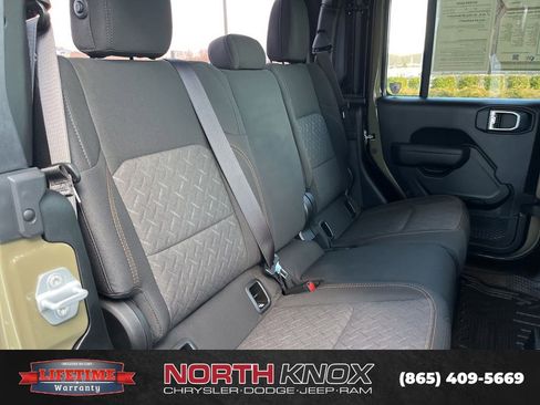 Used 2025 Jeep Gladiator Mojave w/ Convenience Group image 23