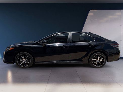 Used 2024 Toyota Camry SE FWD image 2