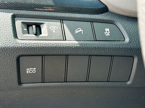 Used 2015 Hyundai Santa Fe Sport FWD image 30