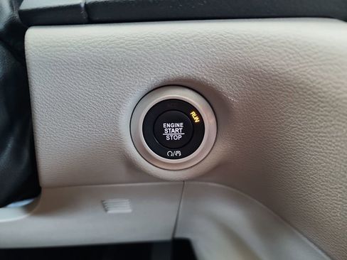 Used 2024 Chrysler Pacifica Touring-L FWD image 25