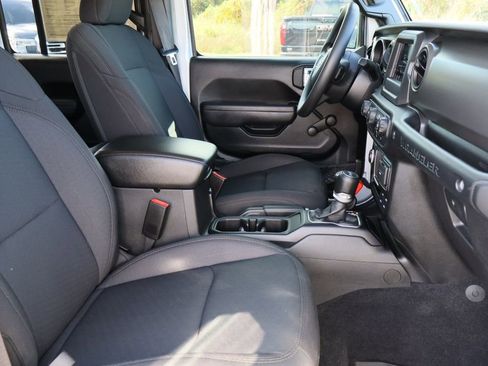 Used 2022 Jeep Wrangler Unlimited Sport image 25