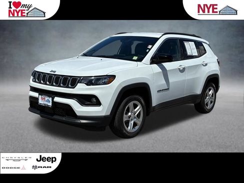 Used 2024 Jeep Compass Latitude AWD/4WD image 1