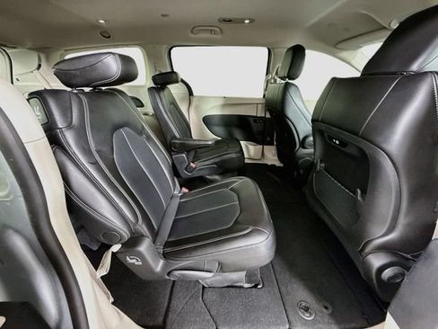 Used 2024 Chrysler Pacifica Touring-L FWD image 26